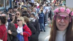 Dileklerini tuttular, saatlerce beklediler