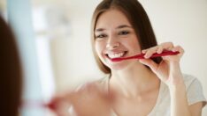 Diş fırçalamak orucu bozar mı? Ramazan ayında ağız kokusu nasıl önlenir?