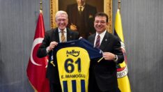 Ekrem İmamoğlu, Uğur Dündar’ı ziyaret etti: Dündar’dan 61 numaralı Fenerbahçe forması