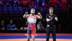 Güreşte bir altın madalya da Murat Fırat’tan!