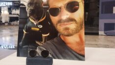 Kıvanç Tatlıtuğ’un 50 yıllık güneş gözlüğü açık artırma ile satıldı