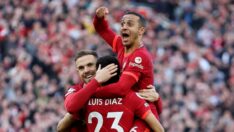 Liverpool derbide sonradan açıldı! Zirve inadını sürdürdü…