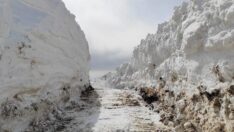 Nisan ayında beş metre kar!