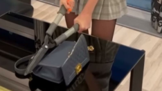 Rus kadınlar Chanel’i protesto ediyor: Çantalarını kestiler