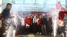 Şampiyon güreşçilere coşkulu karşılama