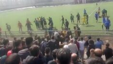 Taraftar sahaya girdi, ortalık savaş alanına döndü