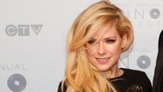 Ünlü pop punk yıldızı Avril Lavigne nişanlandı