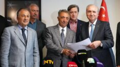 Ahmet Nur Çebi listesini teslim etti