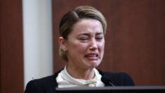 Amber Heard, mahkemede yaşadığı şiddeti anlatırken gözyaşlarına boğuldu