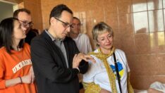 Dünyaca ünlü yapımcı, Ukraynalı çocukları ziyaret etti