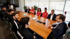 Ekrem İmamoğlu, İBB’nin şampiyon sporcularıyla buluştu
