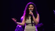 Elif Sanchez’den 3 dilde konser