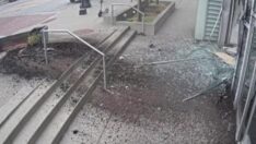 Freni arızalanan Tesla son sürat kongre merkezine girdi