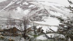 Haziran ayına günler kala kar sürprizi yaşadılar