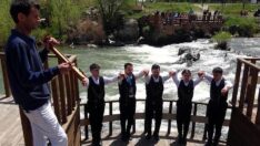 İnci kefalinin yolculuğunu kemençe eşliğinde izlediler