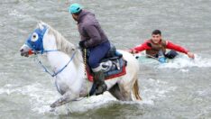 Karasu Nehri’nde ‘atlı banana’