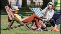 Londra’da havalar ısındı, halk parklara koştu