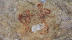 Mağara duvarında bulunan insan ve hayvan tasvirleri inceleniyor