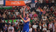 Pınar Karşıyaka, Anadolu Efes’i devirdi seriyi eşitledi