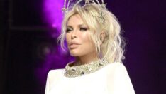 Seyirci istedi, Ajda Pekkan bacağını açtı