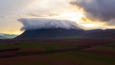 Sis bulutları Kirkor Dağı’nda güzel görüntüler oluşturdu