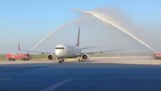 Sivasspor’u taşıyan uçak su tankıyla karşılandı