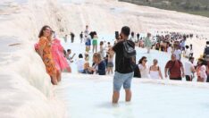 Turistler Pamukkale’ye akın etti