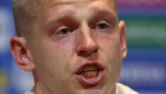 Ukraynalı Oleksandr Zinchenko basın toplantısında gözyaşlarına boğuldu