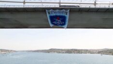 Üst üste ikinci kez EuroLeague’i kazanan Anadolu Efes’in bayrakları İstanbul Boğazı’nda