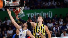 Anadolu Efes evinde kazandı! Seriyi 2-1’e getirdi…