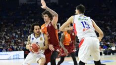 Anadolu Efes, Galatasaray Nef’i farklı geçip finale çıktı