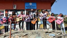 Bitlis’te gitar çalmayı öğrenen öğrenciler, konserler veriyor