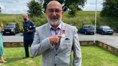 Corona kahramanı Mustafa Köksal’a İngiltere’den onur madalyası