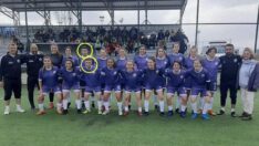 Kadın futbol maçında erkek oyuncu iddiası!