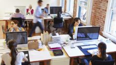 Ofis çalışanları dikkat: Günde 8 saat oturmak kalp krizi riskini artıyor