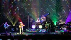 Pink Floyd’un efsane bateristi Nick Mason ve grubu Türkiye’de ilk kez konser verdi