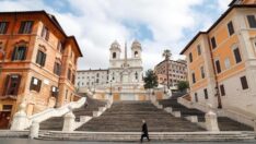 Tarihi İspanyol Merdivenleri’ne scooter fırlatan Amerikalı turiste ceza