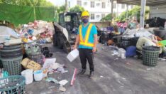 Temizlik işçileri Covid’e yakalandı, çöpleri belediye başkanı topladı