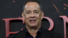 Tom Hanks’in titreyen eli hayranlarını korkuttu