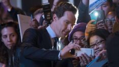 Benedict Cumberbatch, sadece hayranlarıyla poz vererek 5 milyon lira kazandı