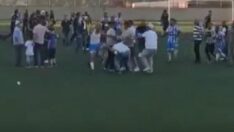 Gaziantep’te maç bitti saha karıştı! Futbolculardan meydan dayağı yedi
