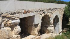 İki bin yıllık Roma köprüsüne beton bloklar koydular