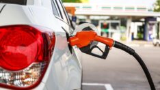 Petrol fiyatları düştü, gözler akaryakıt istasyonlarında