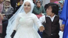 Sosyal medyada tanışan 108 santim boyundaki çift evlendi