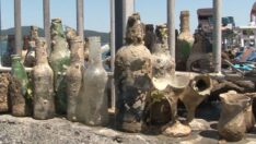 Yüzmek için gittikleri Kireçburnu Sahili’nde çöp topladılar