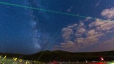 Zirvede 10 bin kişi teleskoplarla gökyüzünü izledi