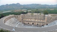 Aspendos Antik Tiyatrosu yabancı sanatçıları ağırlıyor