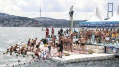 Binlerce yüzücü Boğaz’da kıtalararası kulaç attı