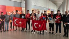 Dünya Şampiyonası’nda tarihi başarı elde eden genç atletler yurda döndü