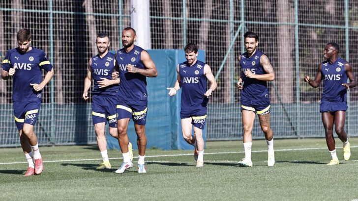 Fenerbahçe’de Joao Pedro ve İrfan Can Kahveci sevinci